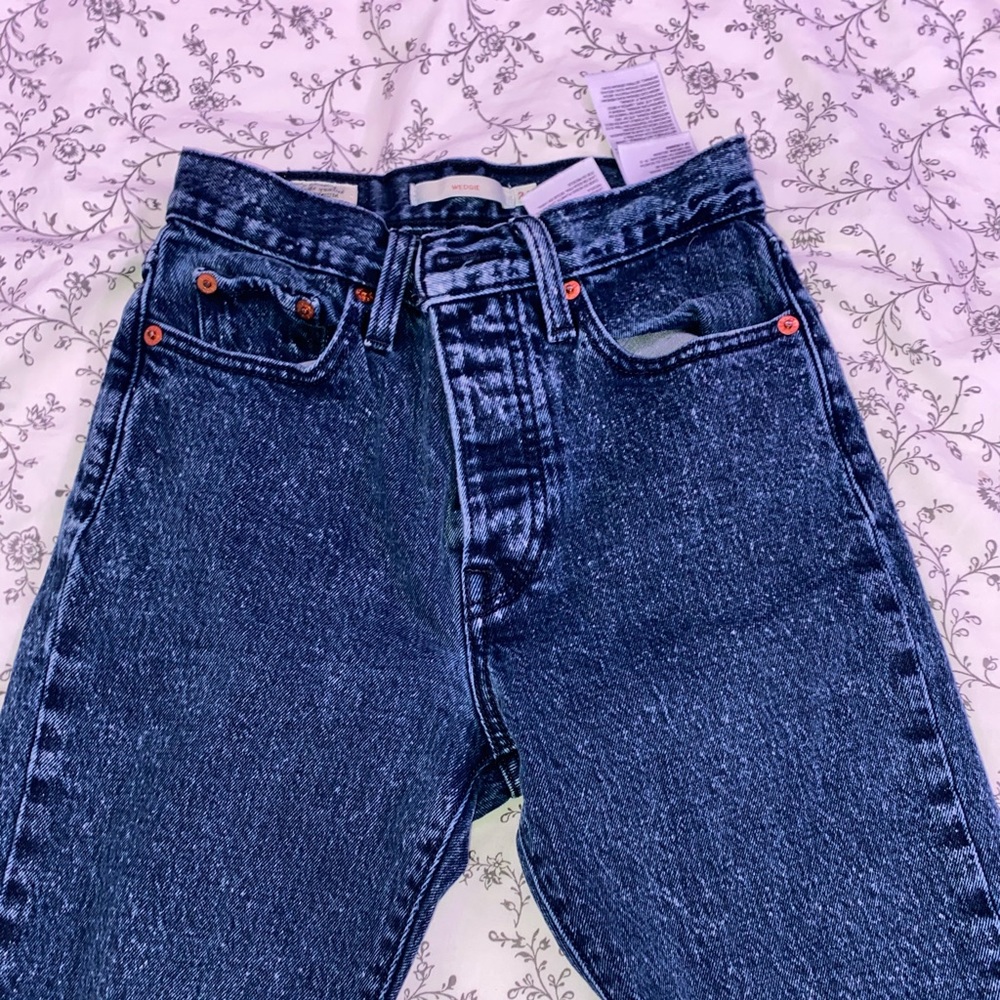 Levi’s Wedgie Jeans- Size 24